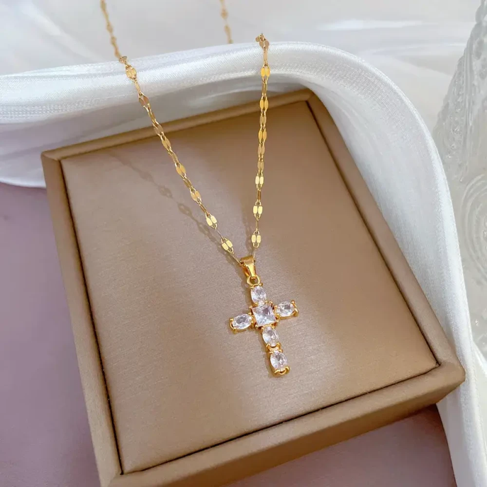 Collier pendentif croix
