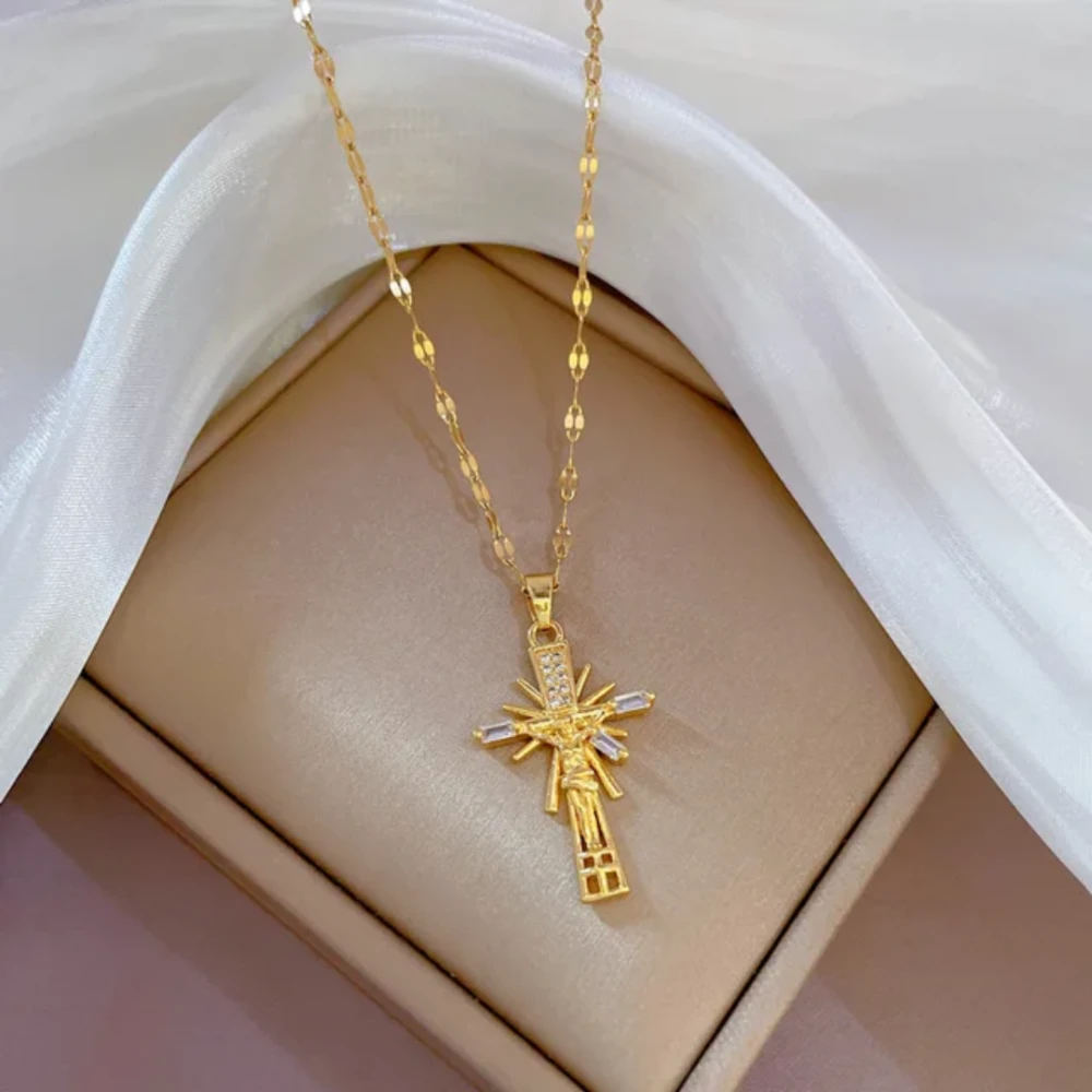Collier ras du coup pendentif croix