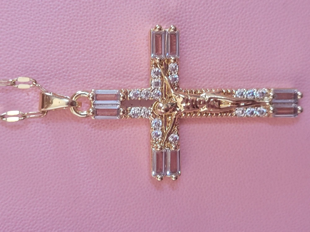 Collier ras du coup pendentif croix