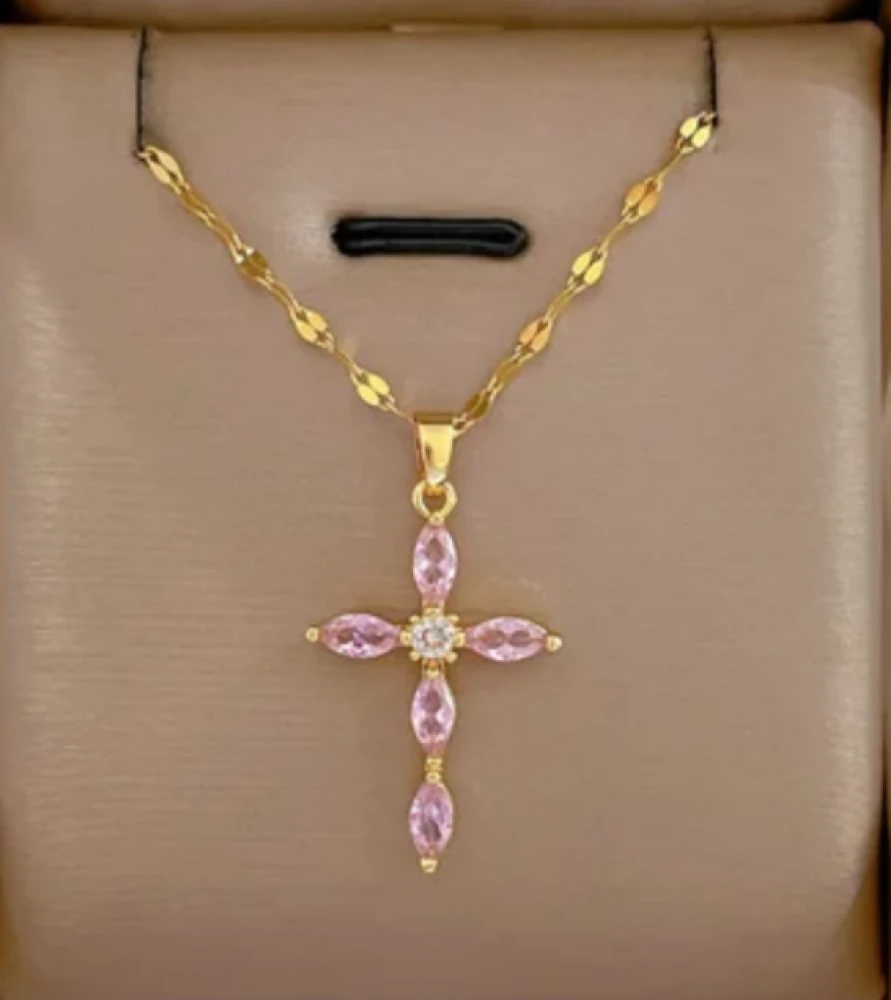 Collier ras du coup avec pendentif croix rose