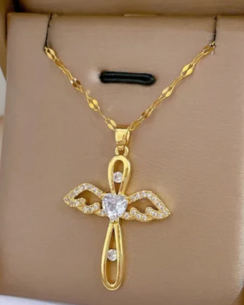 Collier ras du coup avec pendentif croix