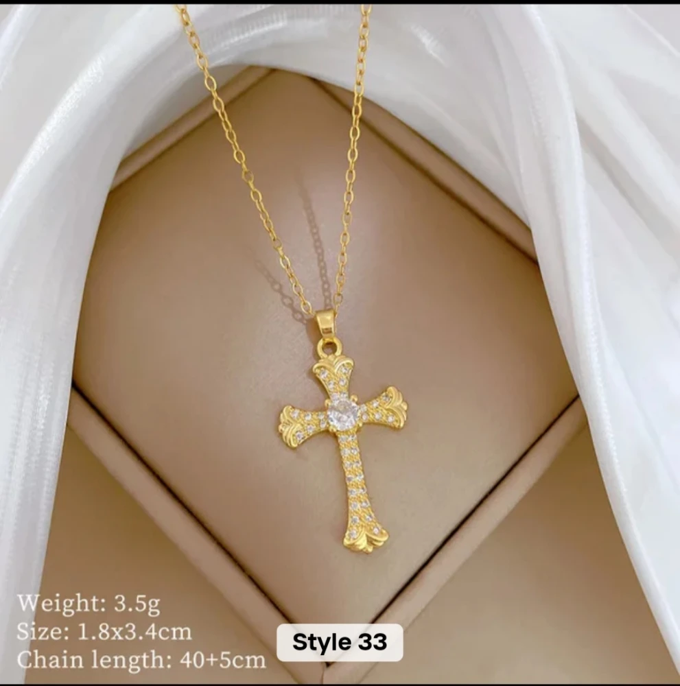 Collier ras du coup pendentif croix