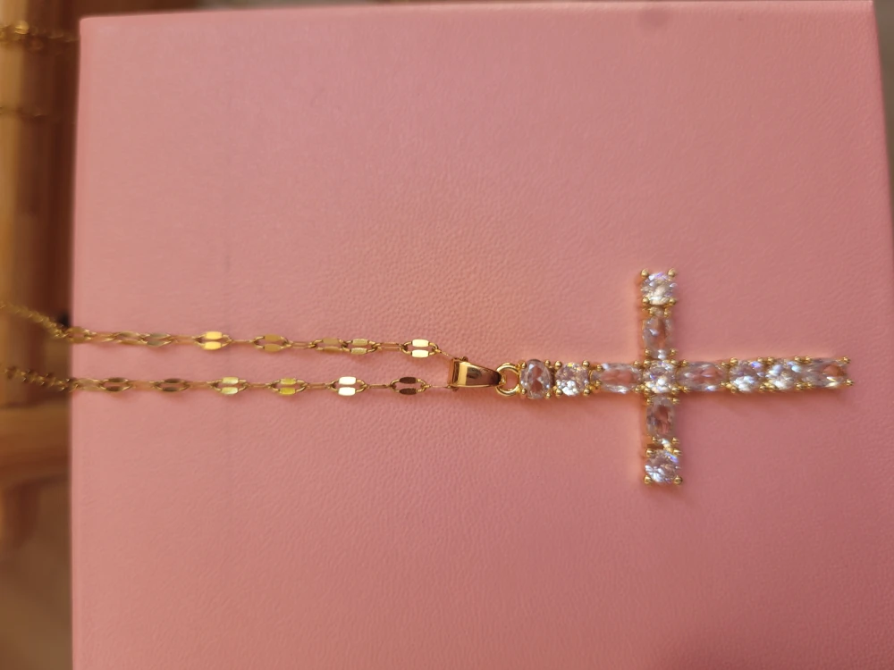 Collier ras du coup pendentif croix