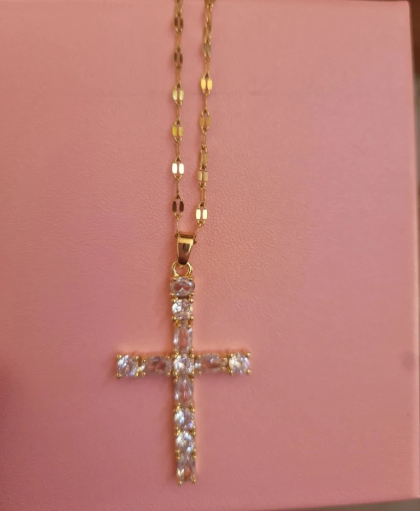 Collier ras du coup pendentif croix