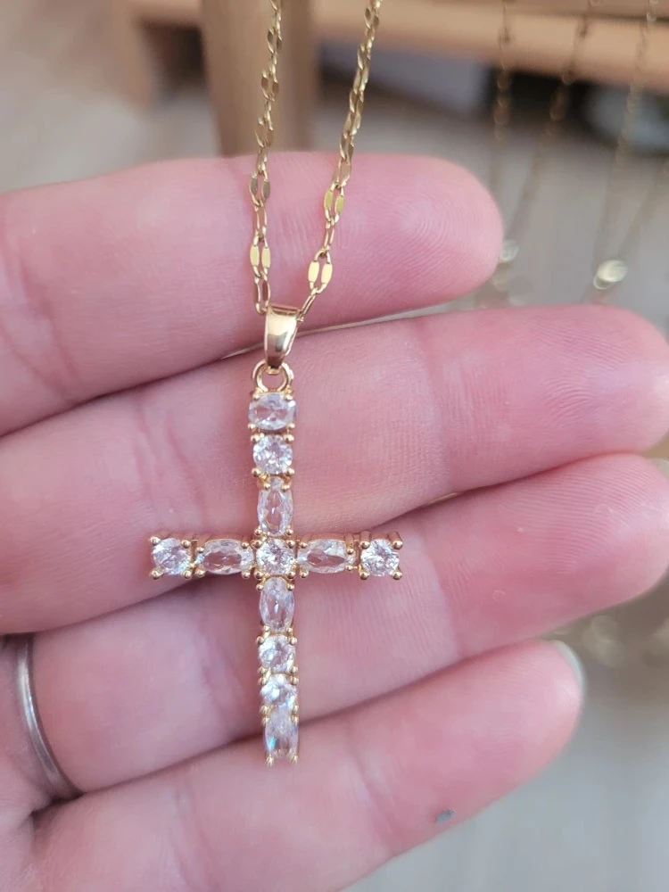 Collier ras du coup pendentif croix