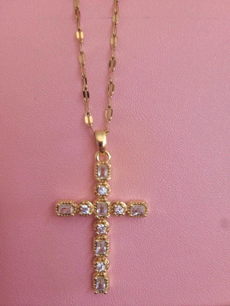 Collier ras du coup pendentif croix