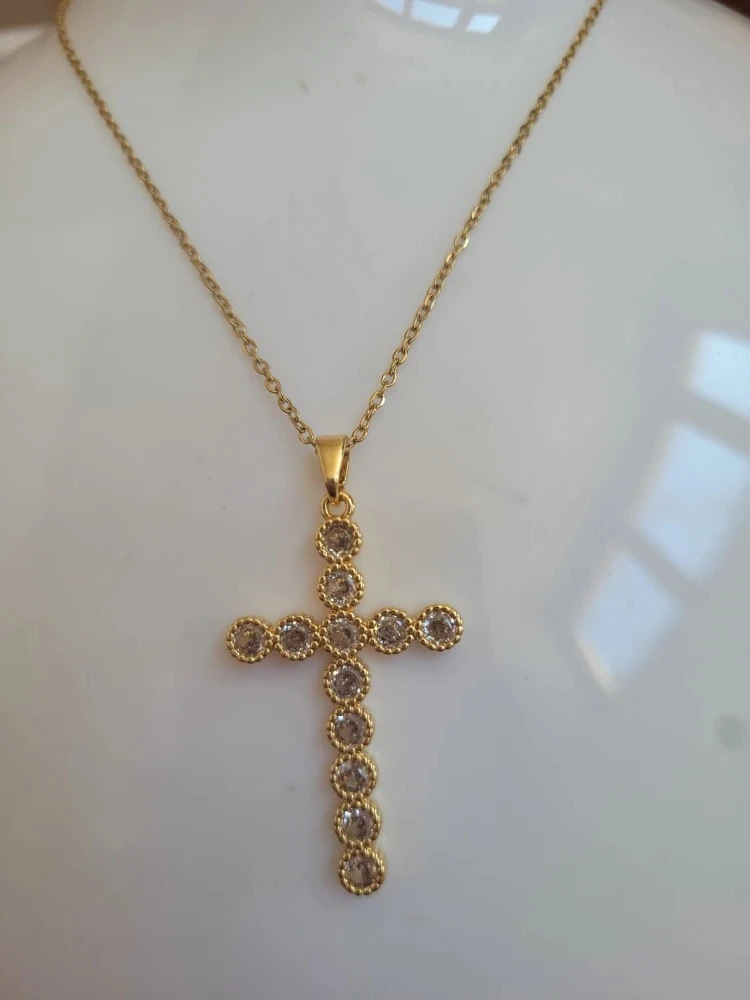 Collier ras du coup pendentif croix