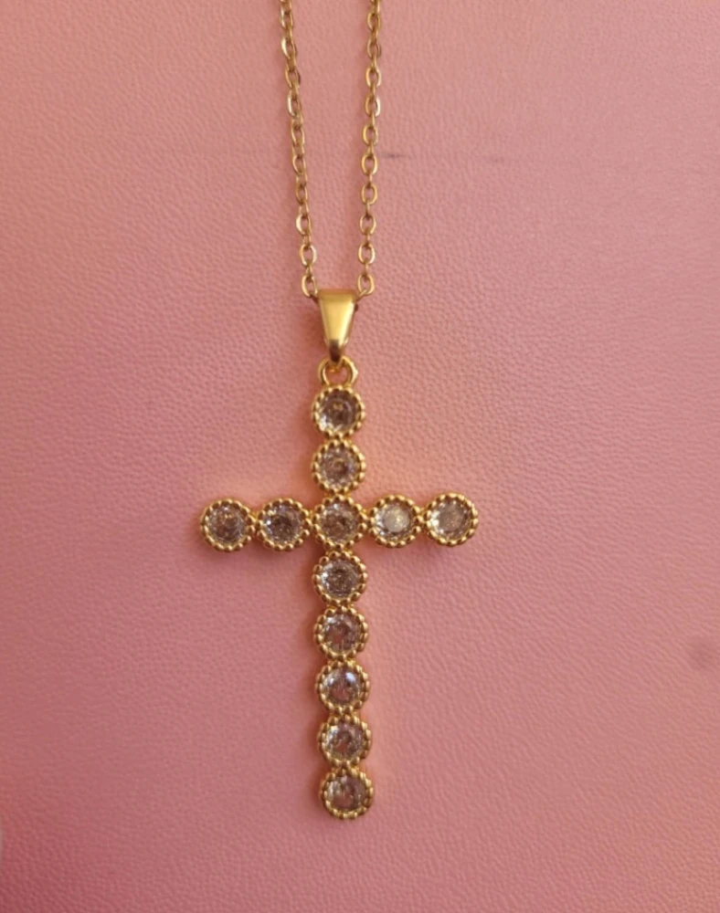 Collier ras du coup pendentif croix