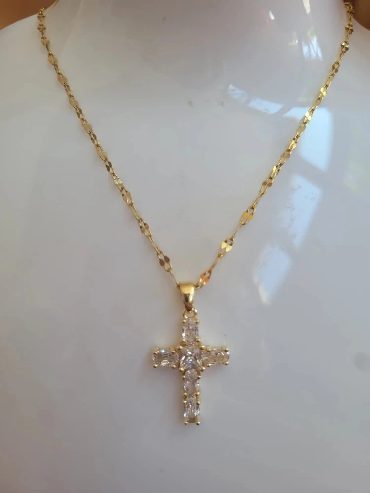 Collier ras du coup pendentif croix